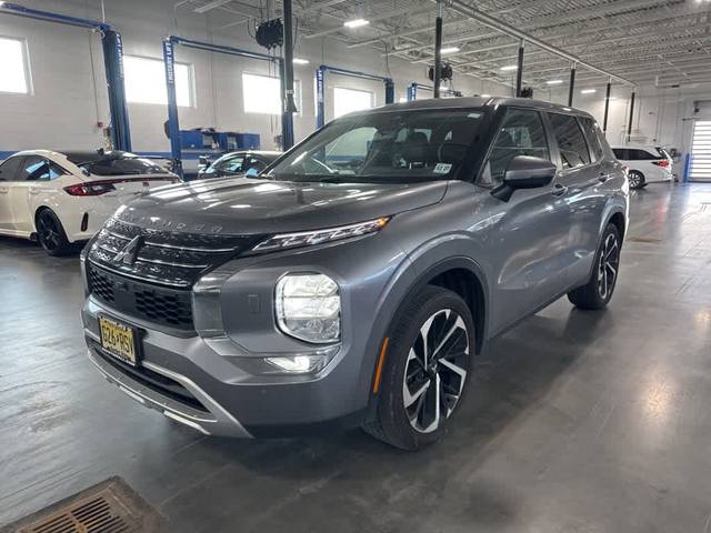2023 Mitsubishi Outlander SE AWD photo