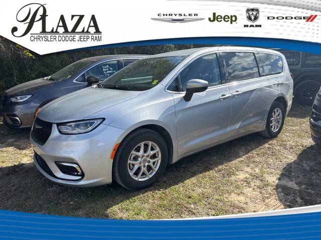 2023 Chrysler Pacifica Minivan Touring L FWD photo