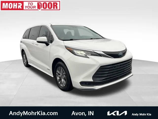 2021 Toyota Sienna LE FWD photo