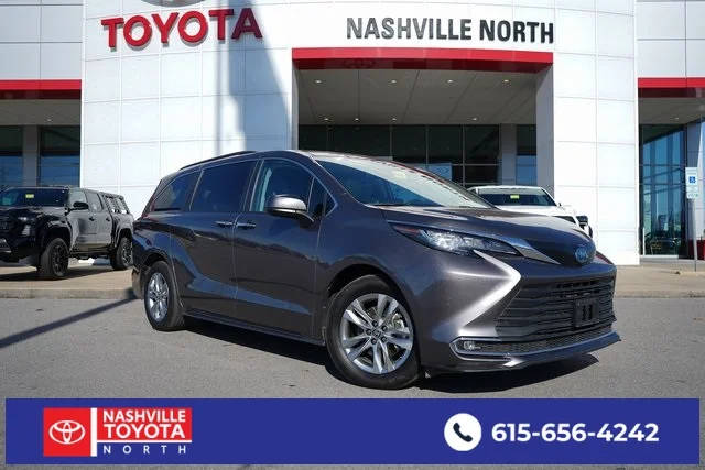 2023 Toyota Sienna XLE FWD photo