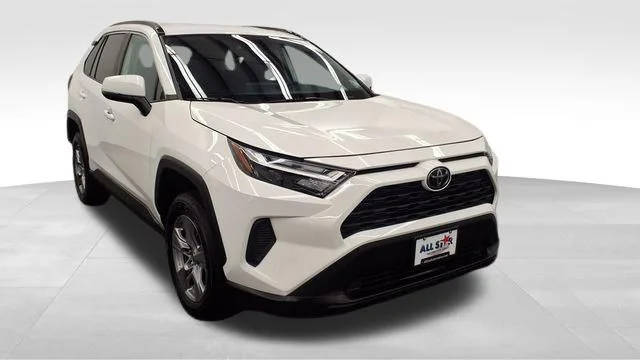 2022 Toyota RAV4 XLE FWD photo