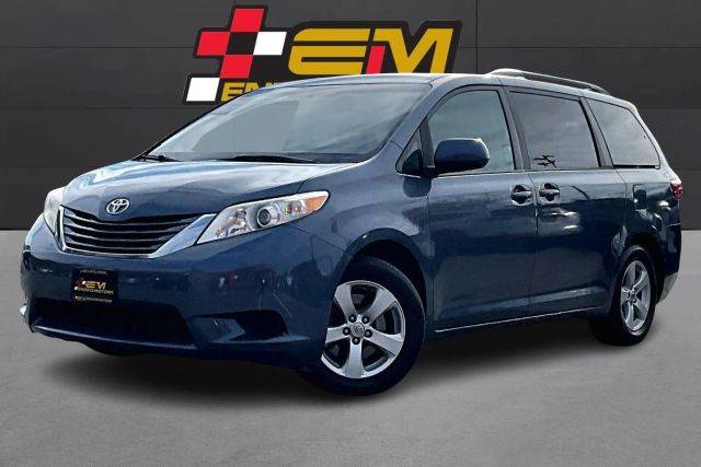 2017 Toyota Sienna LE FWD photo