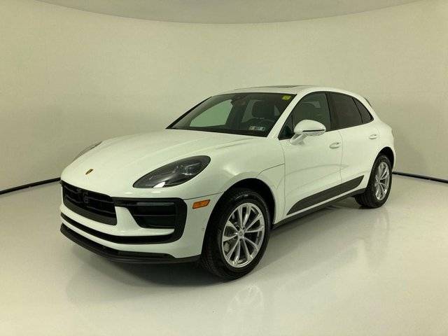 2022 Porsche Macan AWD photo