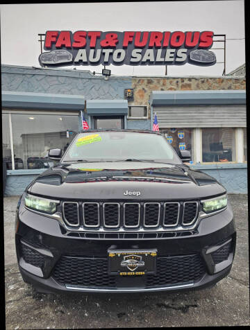 2022 Jeep Grand Cherokee Laredo 4WD photo