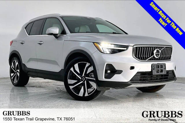 2023 Volvo XC40 Plus Bright Theme AWD photo