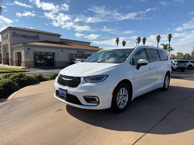 2023 Chrysler Pacifica Minivan Touring L FWD photo