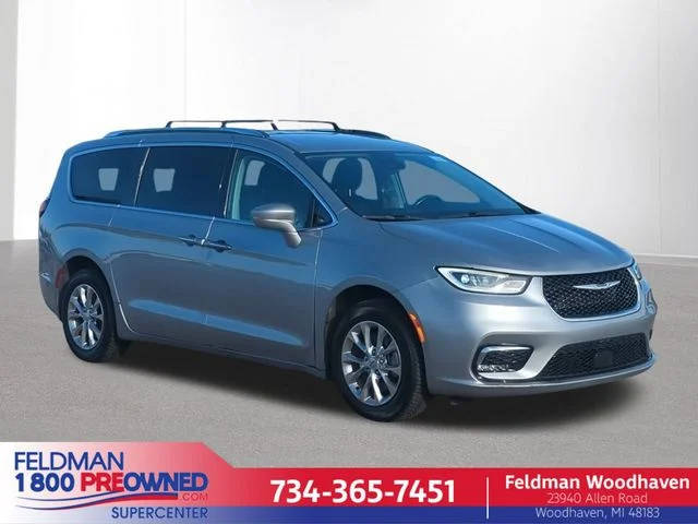 2021 Chrysler Pacifica Minivan Touring L AWD photo