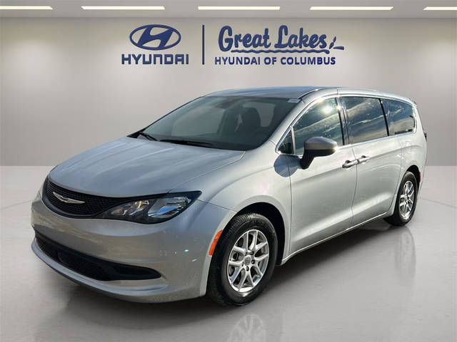 2023 Chrysler Voyager LX FWD photo