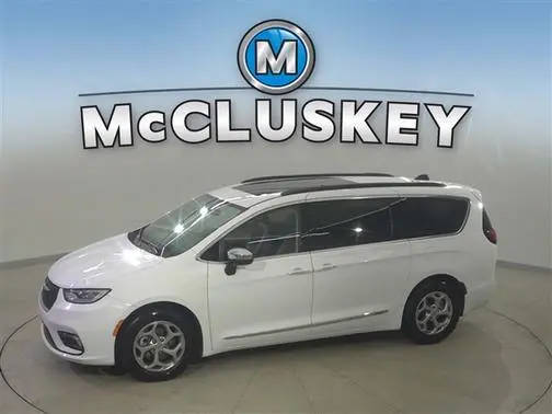 2023 Chrysler Pacifica Minivan Limited FWD photo