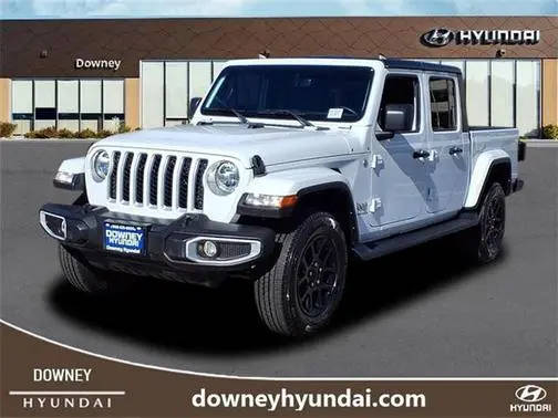 2023 Jeep Gladiator Overland 4WD photo