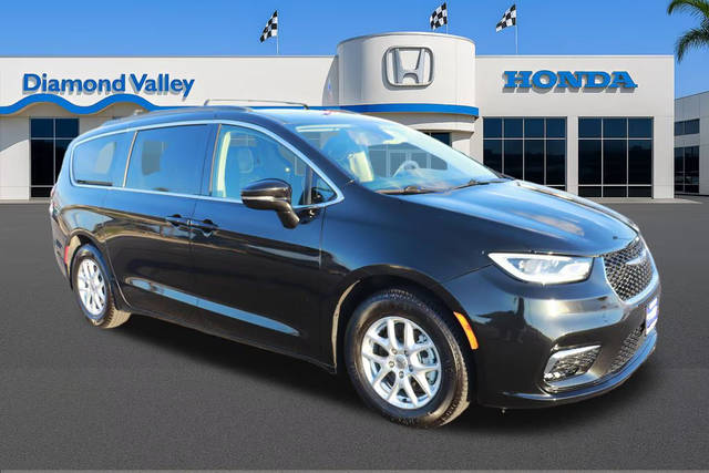2022 Chrysler Pacifica Minivan Touring L FWD photo