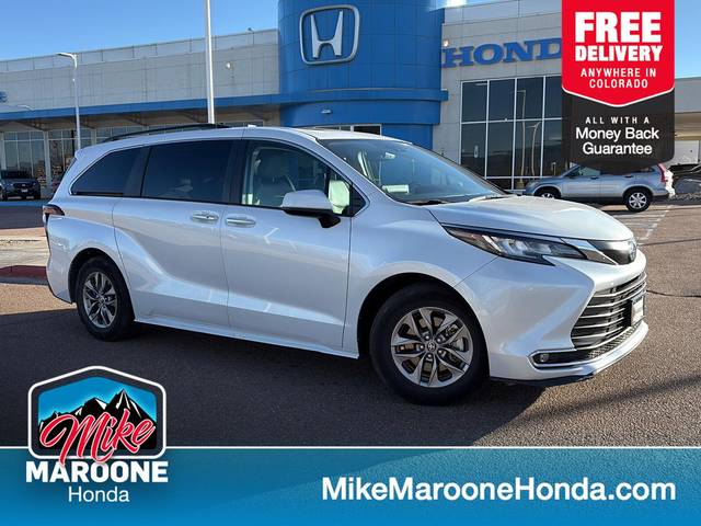 2023 Toyota Sienna XLE FWD photo