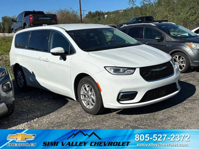 2023 Chrysler Pacifica Minivan Touring L FWD photo