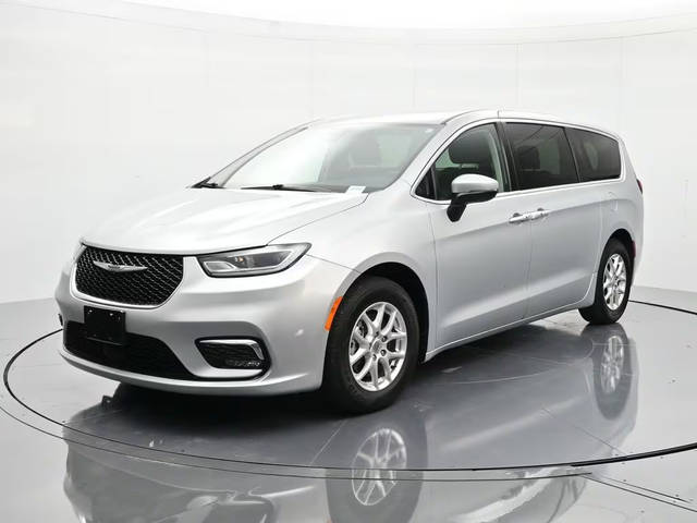 2023 Chrysler Pacifica Minivan Touring L FWD photo
