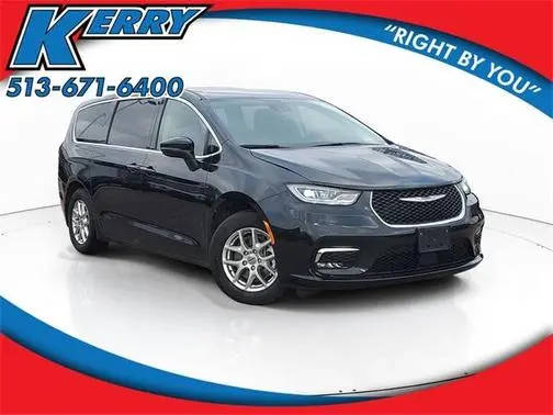 2023 Chrysler Pacifica Minivan Touring L FWD photo