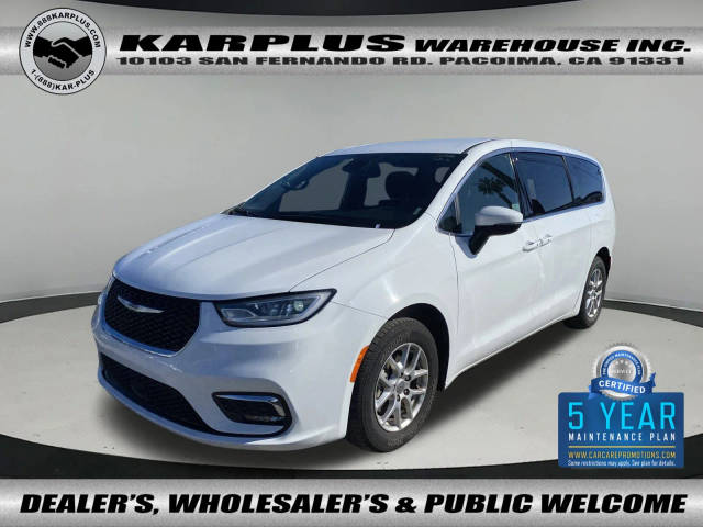 2023 Chrysler Pacifica Minivan Touring FWD photo