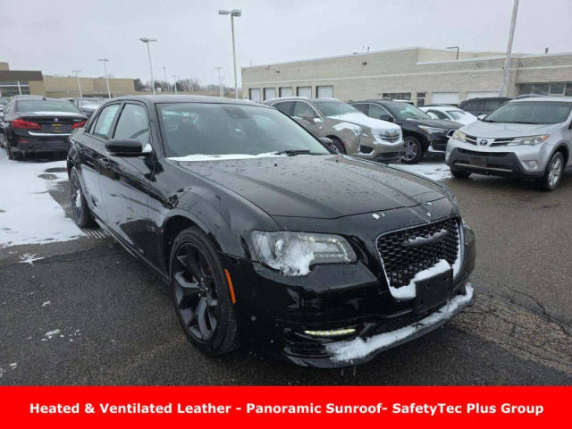 2023 Chrysler 300 Touring L RWD photo