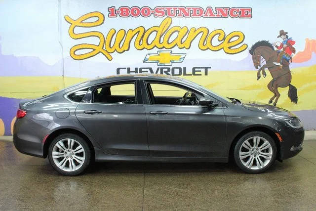 2016 Chrysler 200 Limited FWD photo