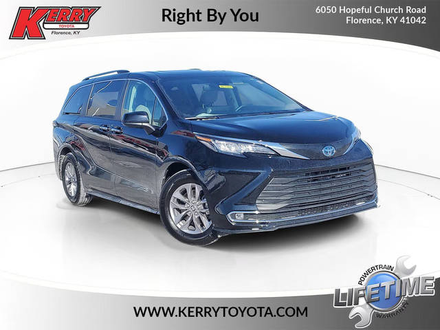 2022 Toyota Sienna XLE FWD photo