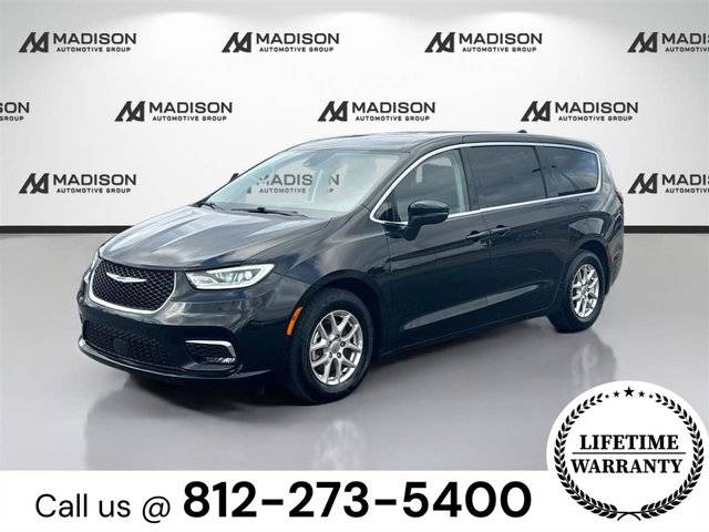 2023 Chrysler Pacifica Minivan Touring L FWD photo