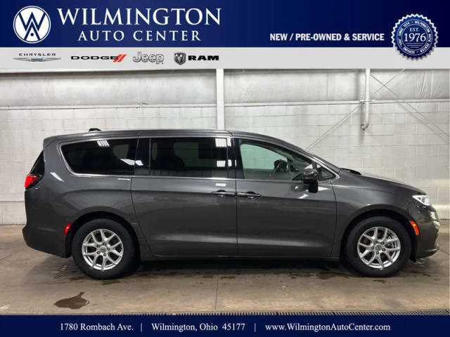 2023 Chrysler Pacifica Minivan Touring L FWD photo