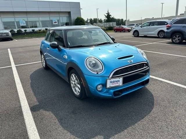 2015 MINI Hardtop 2 Door S FWD photo