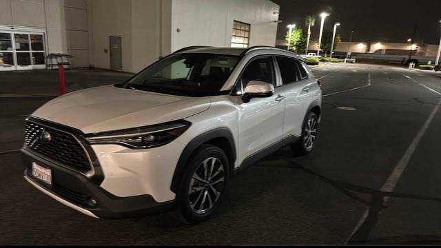 2022 Toyota Corolla Cross XLE FWD photo