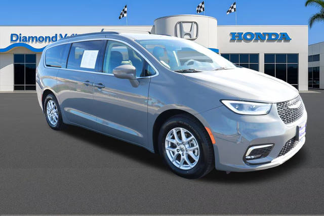 2022 Chrysler Pacifica Minivan Touring L FWD photo