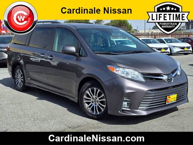 2020 Toyota Sienna XLE FWD photo