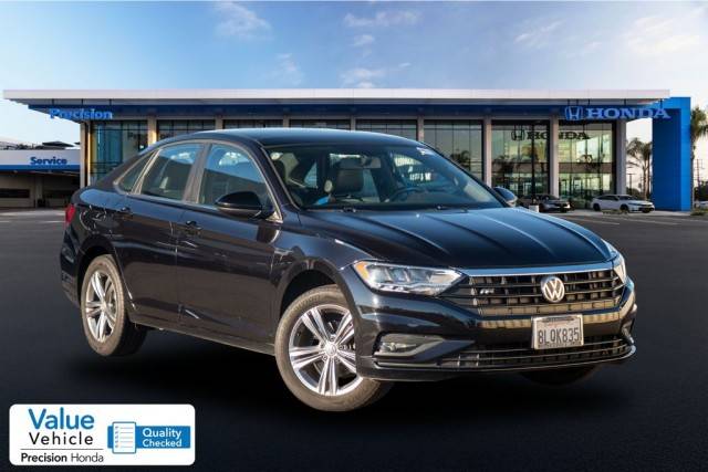 2019 Volkswagen Jetta R-Line FWD photo