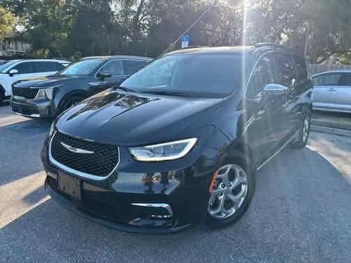 2023 Chrysler Pacifica Minivan Limited FWD photo