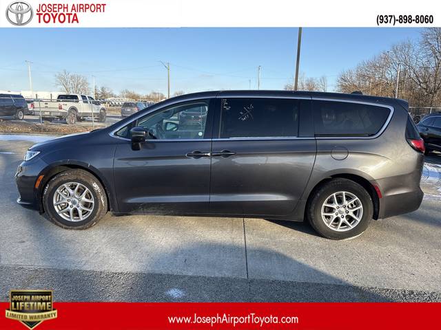 2023 Chrysler Pacifica Minivan Touring L FWD photo