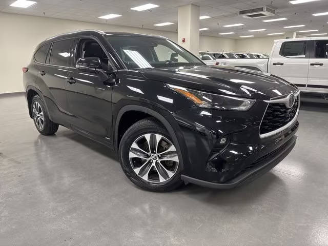 2022 Toyota Highlander Hybrid XLE AWD photo