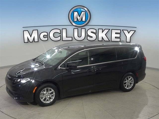 2023 Chrysler Voyager LX FWD photo