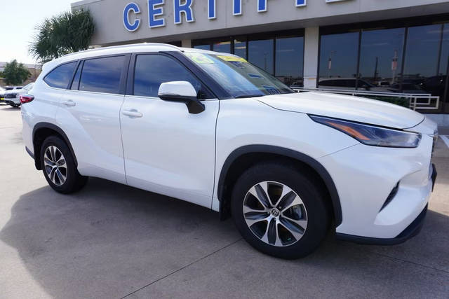 2023 Toyota Highlander L FWD photo