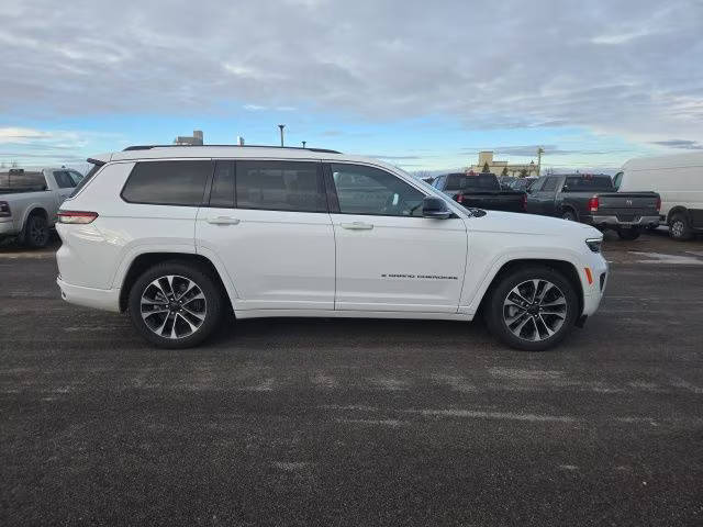 2022 Jeep Grand Cherokee L Overland 4WD photo