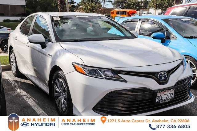 2018 Toyota Camry Hybrid LE FWD photo