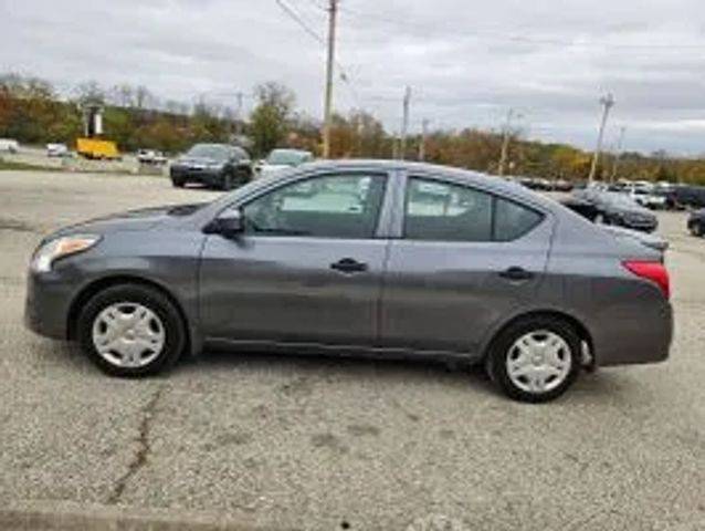 2019 Nissan Versa S FWD photo