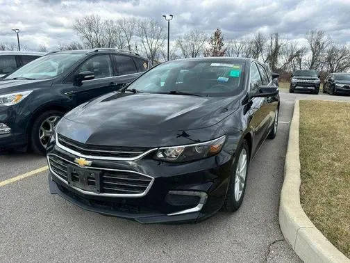 2017 Chevrolet Malibu LT FWD photo