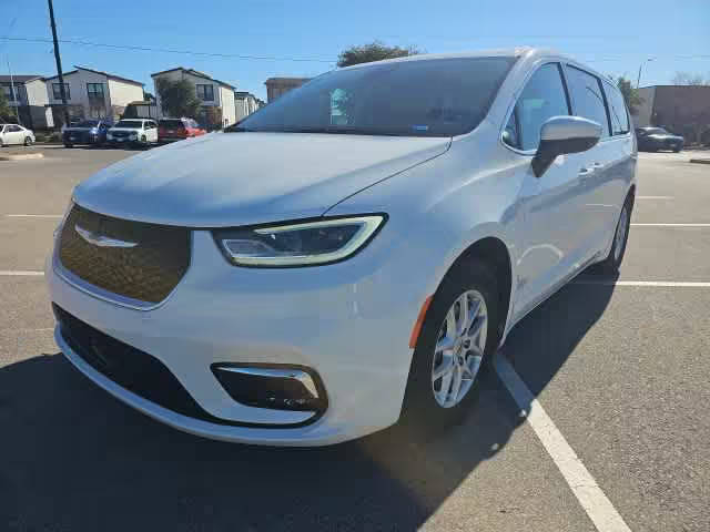 2023 Chrysler Pacifica Minivan Touring L FWD photo