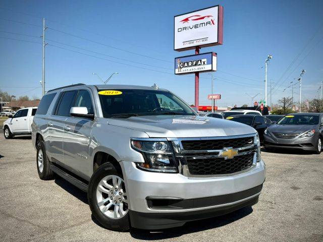 2019 Chevrolet Suburban LT RWD photo