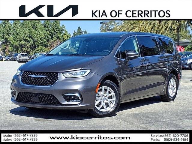 2023 Chrysler Pacifica Minivan Touring L FWD photo