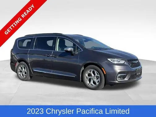 2023 Chrysler Pacifica Minivan Limited FWD photo
