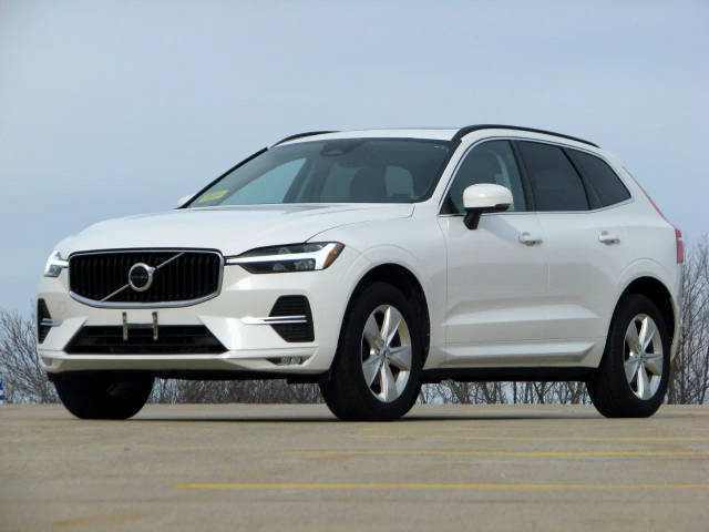 2022 Volvo XC60 Momentum AWD photo