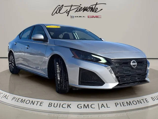 2023 Nissan Altima 2.5 SV FWD photo
