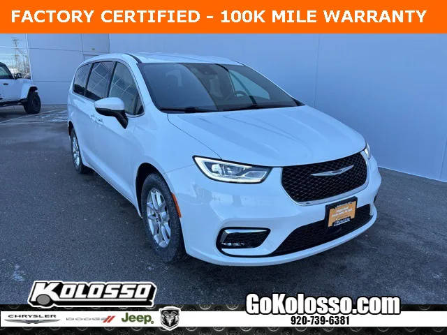 2023 Chrysler Pacifica Minivan Touring FWD photo