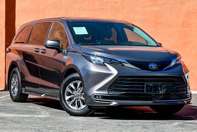 2022 Toyota Sienna XLE FWD photo