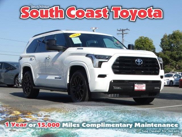 2023 Toyota Sequoia SR5 4WD photo