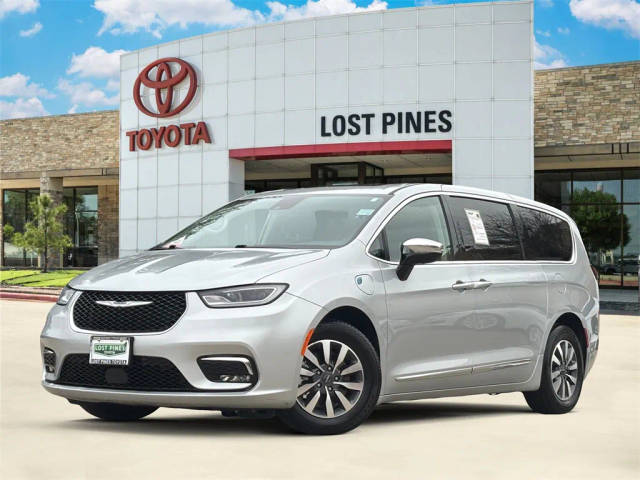 2023 Chrysler Pacifica Minivan Hybrid Limited FWD photo