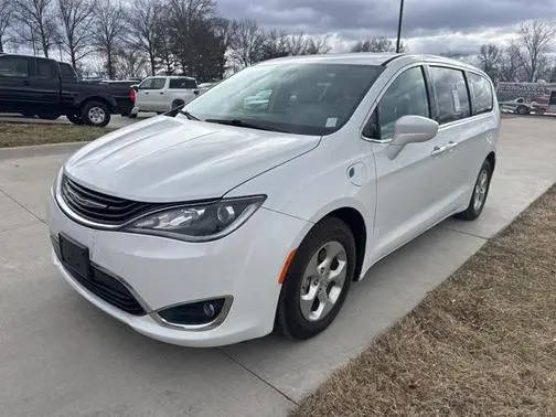 2018 Chrysler Pacifica Minivan Hybrid Touring Plus FWD photo